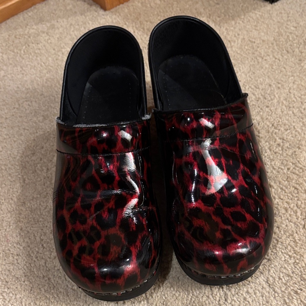 Dansko Red Leopard Print Clogs size 38 - Picture 2 of 6